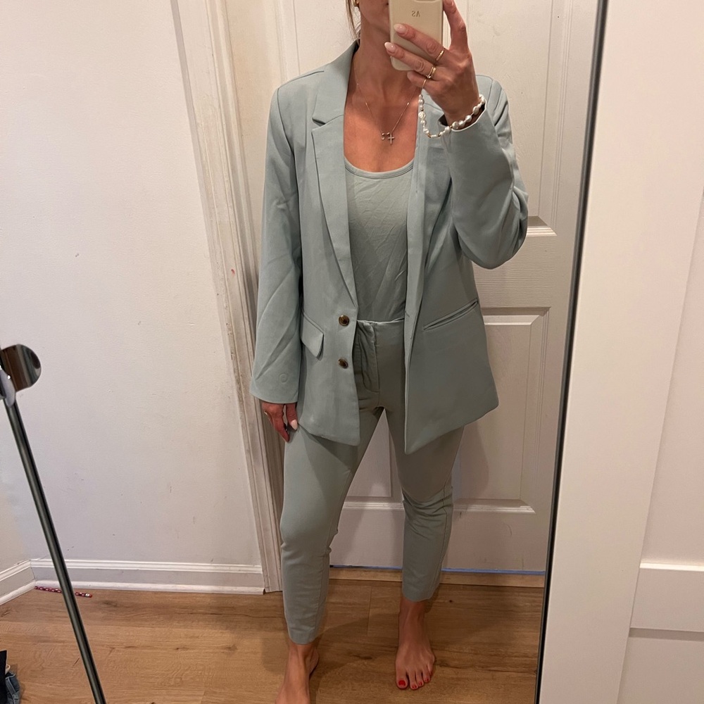 Old Navy  3 piece suit set Blazer Jacket, tank top and ponte pants , seamoss